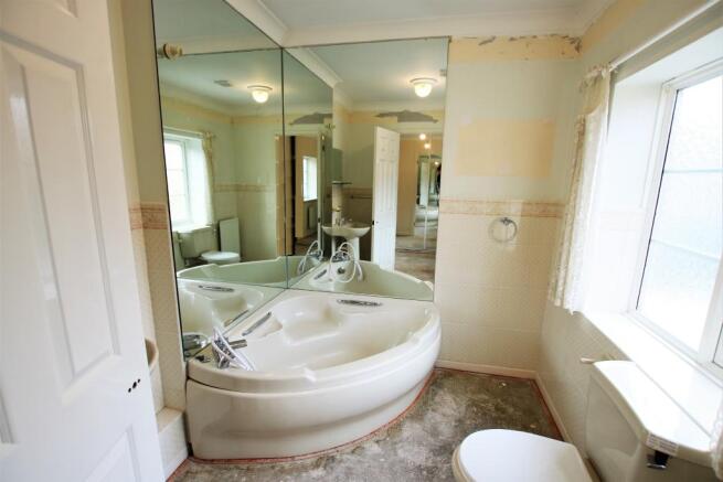 En-suite bathroom