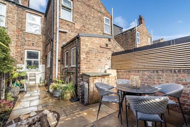 3 bed Town House for sale Image 11