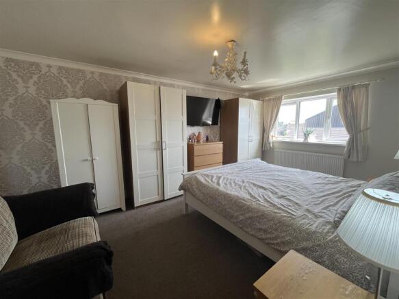 3 bed Link Detached House for sale Image 9