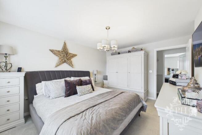 4 bed Detached for sale Image 11