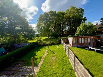 Fernwood Crescent, Wollaton, NG8
