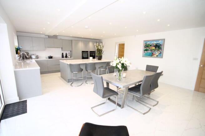 Kitchen/Dining...
