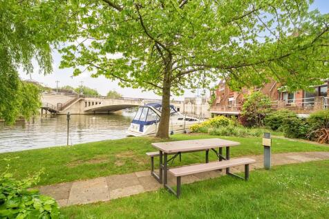 Caversham, Riverside setting, Berkshire, RG4