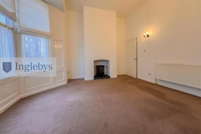 2 bed Apartment to rent Image 4