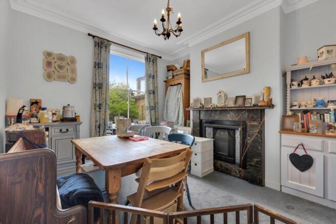 5 bed Town House for sale Image 4