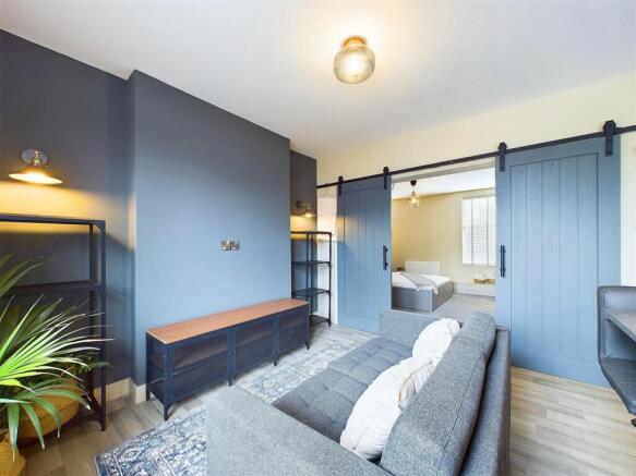 1 bed Apartment to rent Image 11