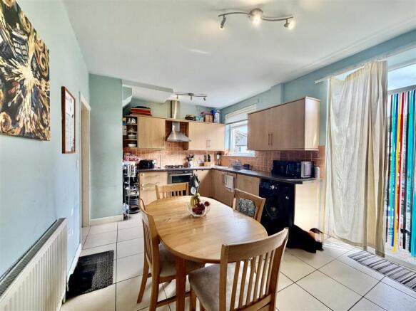 3 bed Terraced for sale Image 11