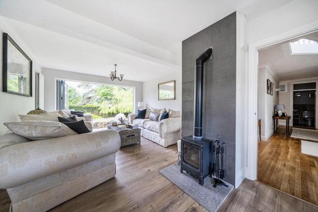4 bed Detached for sale Image 9