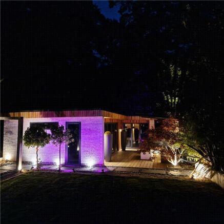 Night Shot Annexe