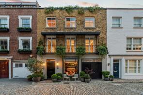 34, Eaton Mews South, London SW1W 9HR