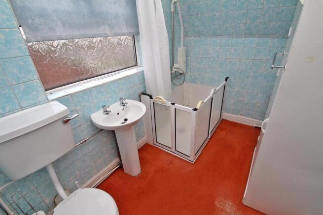 SHOWER ROOM