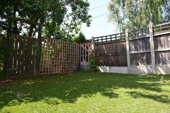 3 bed Semi-Detached to rent Image 12