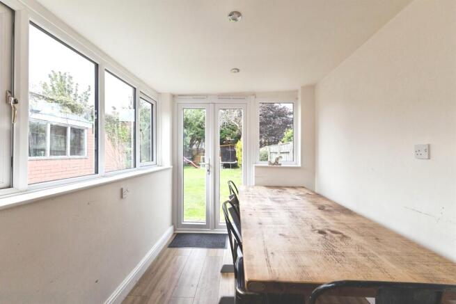 3 bed Semi-Detached for sale Image 4