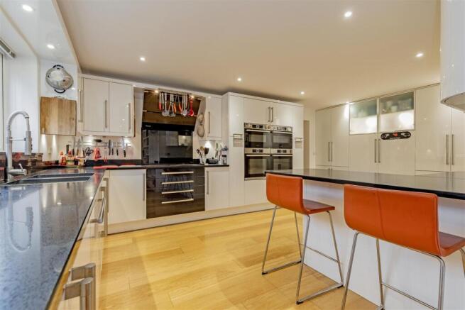 Breakfasting Kitchen