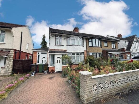 3-bed semi-detached on Bishopscote Road, Luton, LU3, £400,000