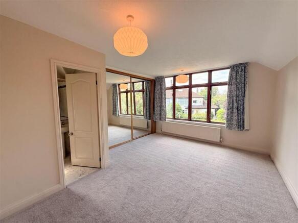 4 bed Detached for sale Image 10