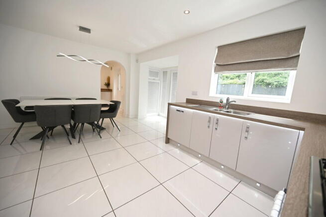 4 bed Detached for sale Image 6