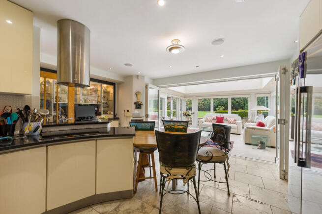 4 bed Detached for sale Image 6