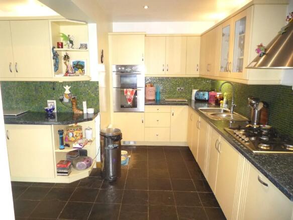 KItchen/b'fast room
