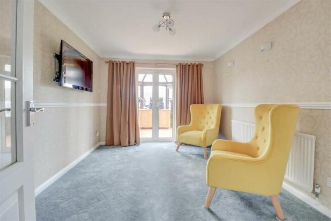 263 SOUTHEND ROAD INSIDE-5.jpg