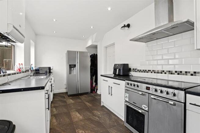 Kitchen_2.jpeg
