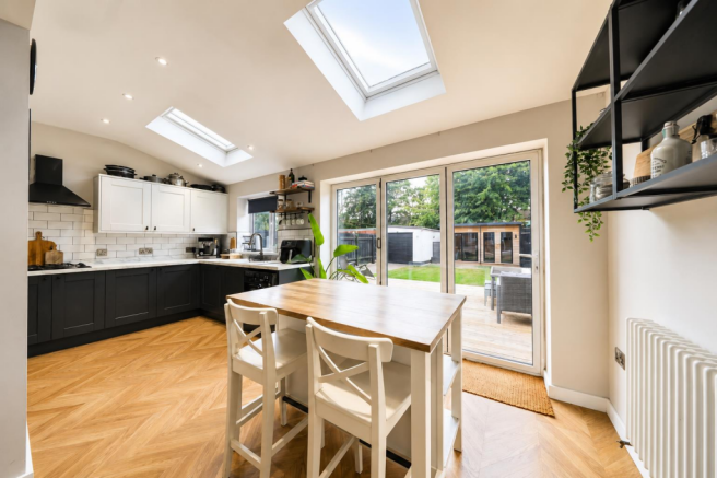 3 bed Semi-Detached for sale Image 12
