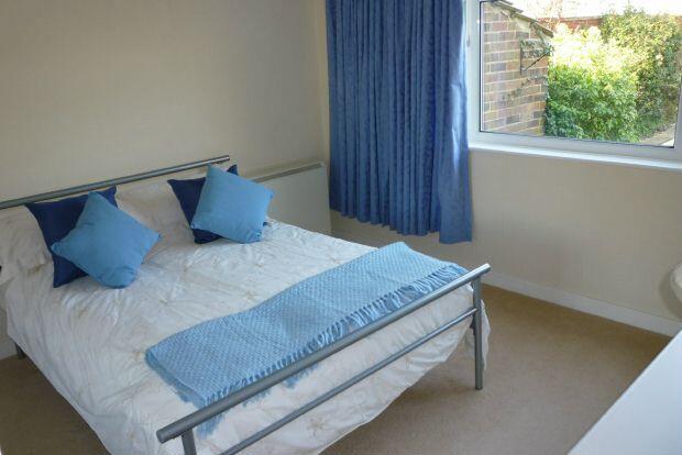 BEDROOM 2