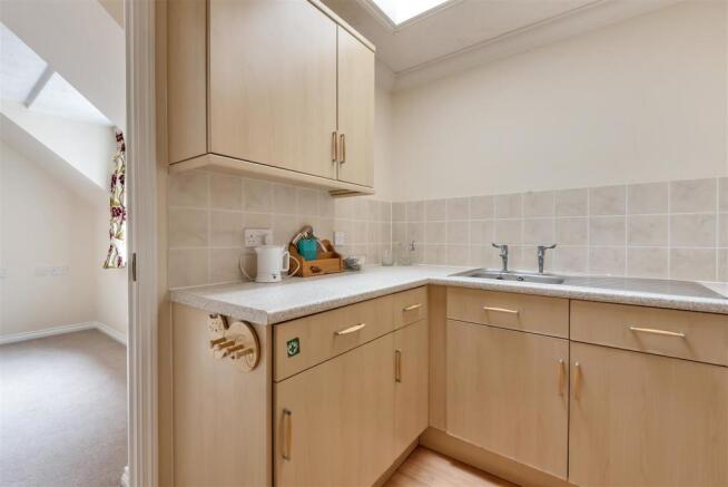 Kitchen (2).jpg