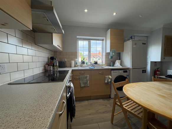 6 bed Detached for sale Image 4