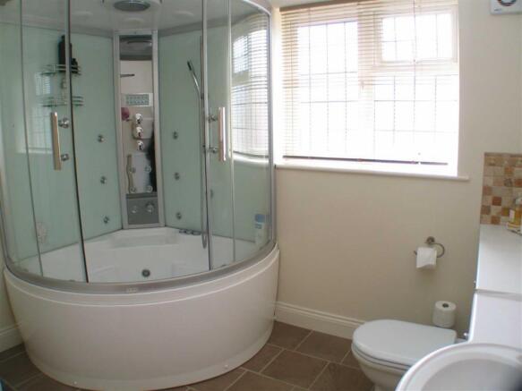 FAMILY BATHROOM