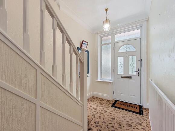 3 bed Semi-Detached to rent Image 2