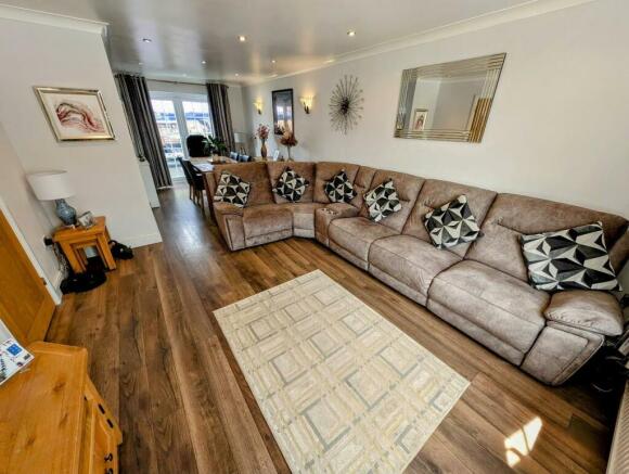 87 Dorset Way lounge 2.jpg