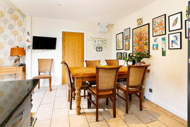 5 bed Detached for sale Image 5