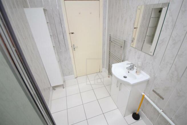 5 bed House to rent Image 7