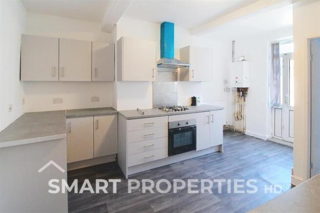 3 bed Terraced to rent Image 4