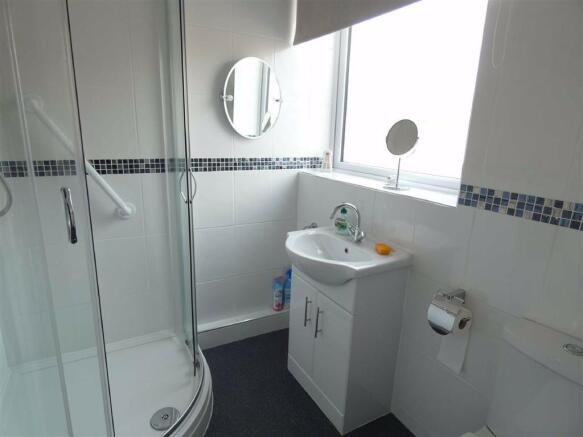 MODERN SHOWER ROOM