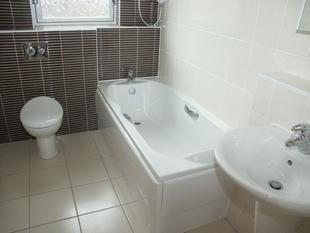1st Floor Bath