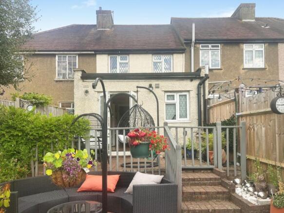 Ashby Avenue, Chessington, KT9 photo 4
