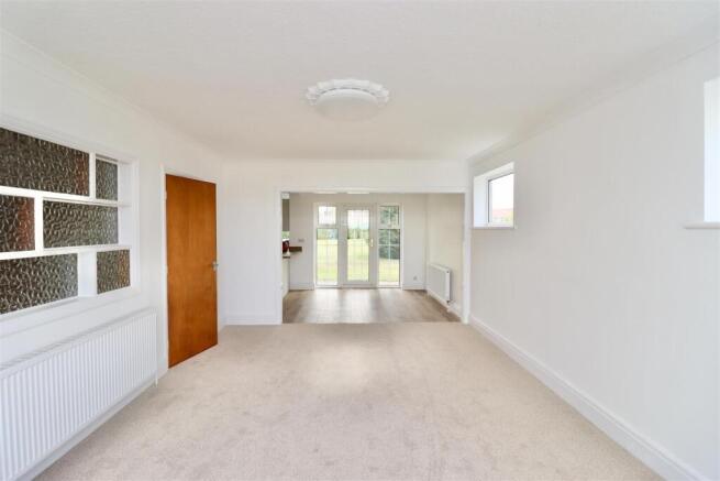 3 bed Detached to rent Image 4