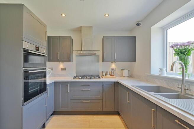 5 bed Detached for sale Image 12