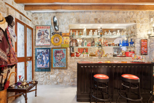 Entrance & Bar Area
