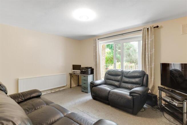 10-f8d184569-Propworld-JJ-Wells Park Court-14.jpg