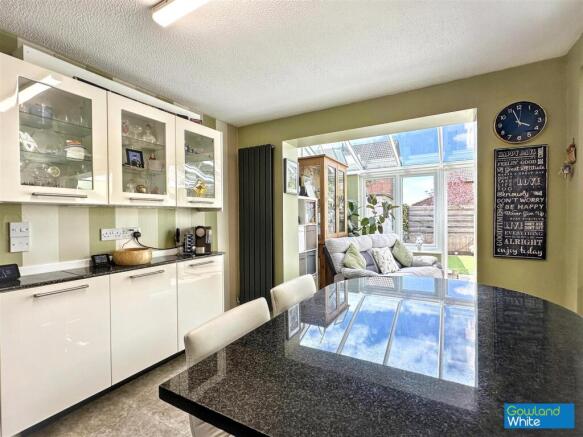 4 bed Detached for sale Image 6