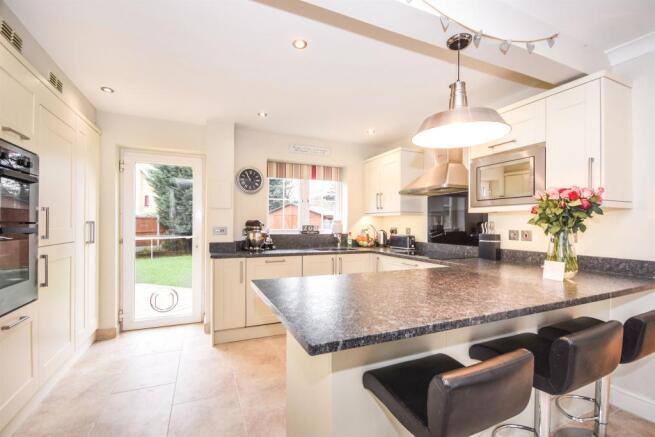 Kitchen/ Breakfast Room