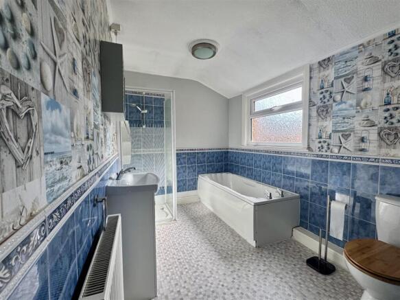 4 bed Terraced to rent Image 8