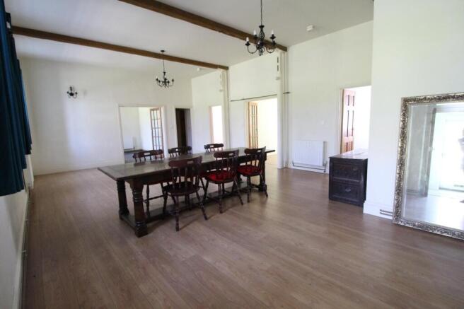 3 bed Flat to rent Image 3