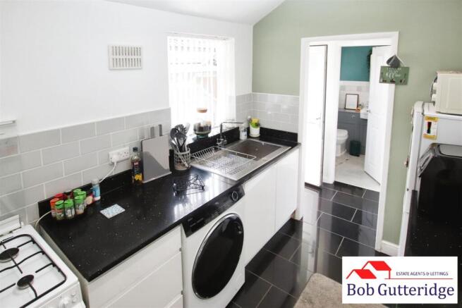 FITTED KITCHEN
