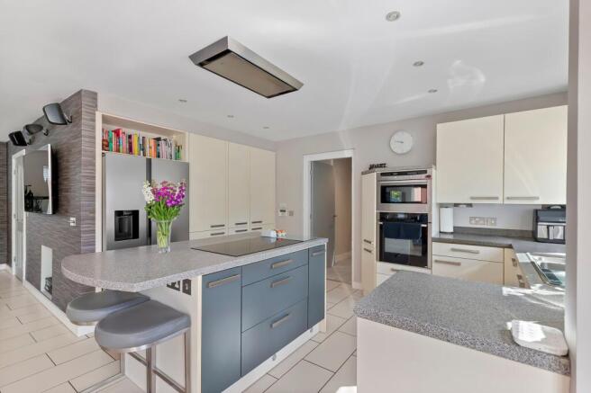 4 bed Detached for sale Image 10
