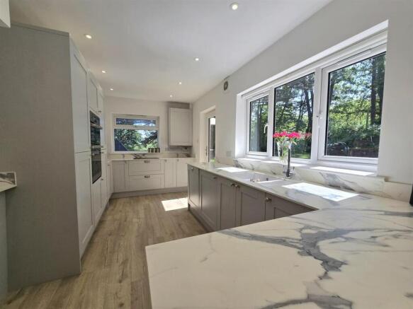Kitchen 1.jpg