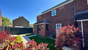 33, Gaywood, Laindon, Basildon SS15 6EY